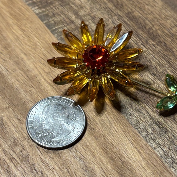 Flower Brooch with Orange and Amber glass stones - Picture 7 of 7